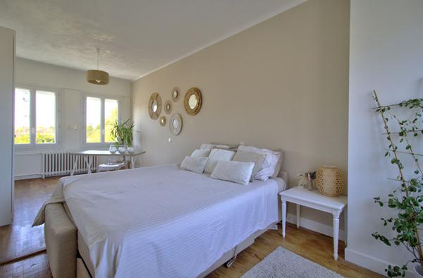 AGEN CENTRE - Charmante maison de ville lumineuse de 105 m² avec 3 chambres, garage et extérieur quartier préfecture.