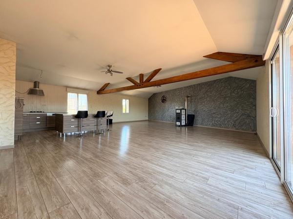 DIGOIN – Une maison familiale aux grands volumes avec 5 chambres.