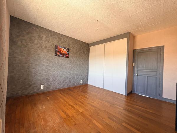 DIGOIN – Une maison familiale aux grands volumes avec 5 chambres.