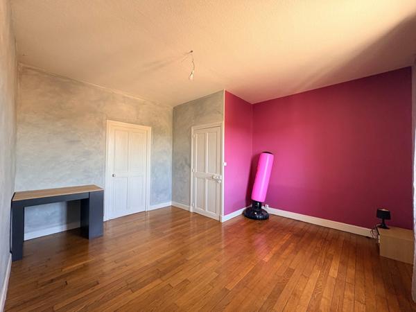 DIGOIN – Une maison familiale aux grands volumes avec 5 chambres.