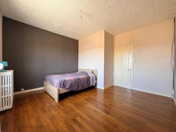 DIGOIN – Une maison familiale aux grands volumes avec 5 chambres.
