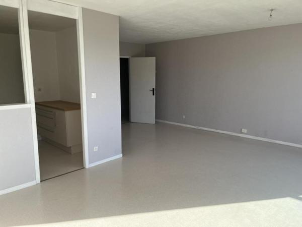 Appartement à louer à Lille Saint Maurice Réf. L17.04.2024-1 1.096,93 € CC