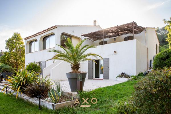 MEYREUIL - MAISON T5 - DEPENDANCE T2 - 278 M2 - JARDIN 1835M2 - PISCINE - JACUZZI - SAUNA - GARAGE - 890 000