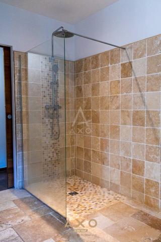 MEYREUIL - MAISON T5 - DEPENDANCE T2 - 278 M2 - JARDIN 1835M2 - PISCINE - JACUZZI - SAUNA - GARAGE - 890 000