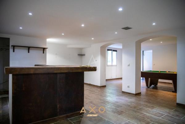 MEYREUIL - MAISON T5 - DEPENDANCE T2 - 278 M2 - JARDIN 1835M2 - PISCINE - JACUZZI - SAUNA - GARAGE - 890 000