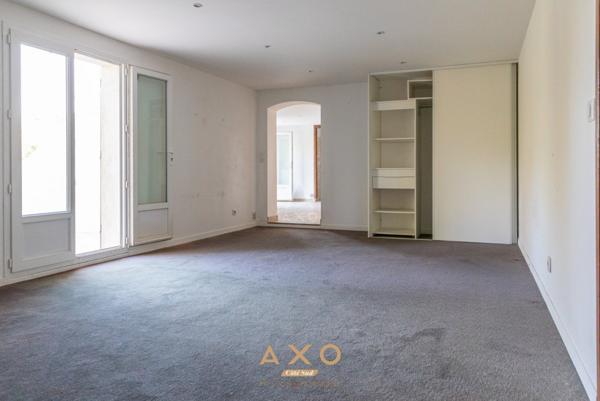 MEYREUIL - MAISON T5 - DEPENDANCE T2 - 278 M2 - JARDIN 1835M2 - PISCINE - JACUZZI - SAUNA - GARAGE - 890 000