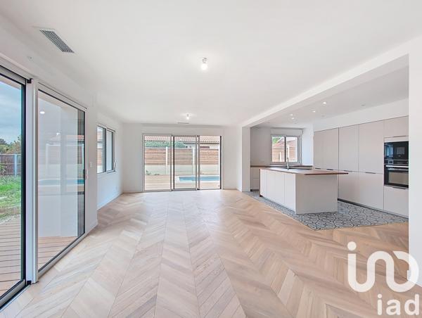 Maison à vendre 5 pièces 106 m² Saint-Médard-en-Jalles