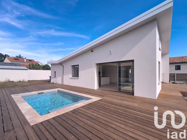 Maison à vendre 5 pièces 106 m² Saint-Médard-en-Jalles