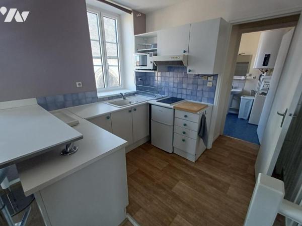 Quartier St Leu, proche centre et universités : charmant studio meublé de 36 m2,vue Cathédrale 