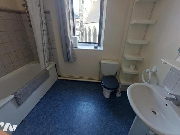 Quartier St Leu, proche centre et universités : charmant studio meublé de 36 m2,vue Cathédrale 