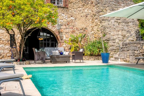 Élégante bastide en pierre au cœur de Biot – Un art de vivre provençal sublimé
