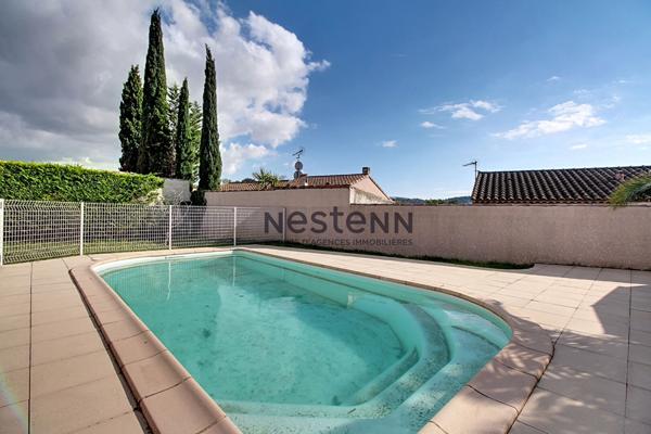 Maison de plain-pied individuelle avec piscine sur 550 m² de parcelle