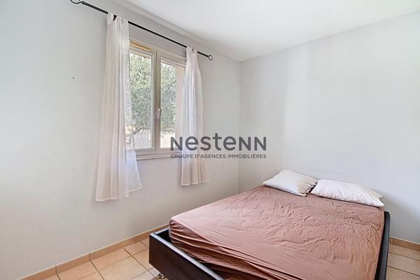 Maison de plain-pied individuelle avec piscine sur 550 m² de parcelle