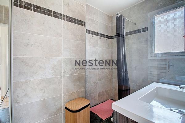 Maison de plain-pied individuelle avec piscine sur 550 m² de parcelle