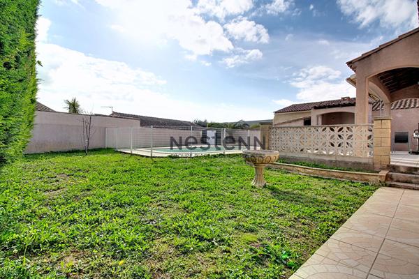 Maison de plain-pied individuelle avec piscine sur 550 m² de parcelle