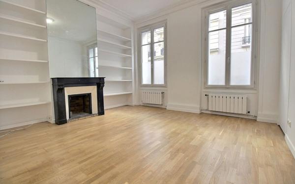 Appartement à vendre    2 pièces • 48,18 m2 Paris 7