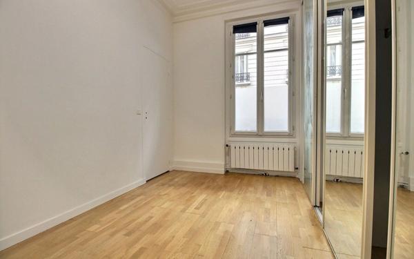 Appartement à vendre    2 pièces • 48,18 m2 Paris 7