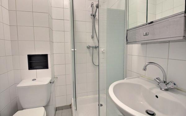 Appartement à vendre    2 pièces • 48,18 m2 Paris 7