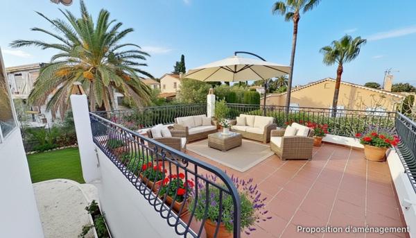 En exclusivité au centre ville de Saint-Aygulf  ! Villa individuelle 6 pièces - proche plage et commerces