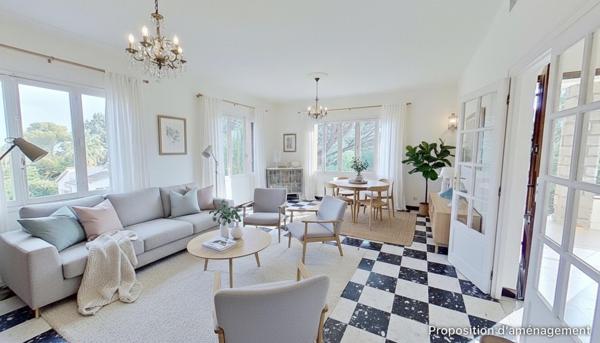 En exclusivité au centre ville de Saint-Aygulf  ! Villa individuelle 6 pièces - proche plage et commerces