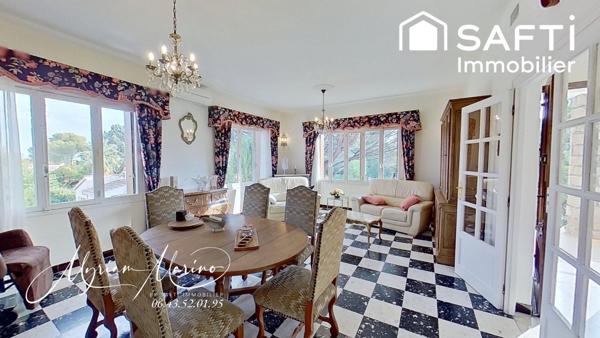 En exclusivité au centre ville de Saint-Aygulf  ! Villa individuelle 6 pièces - proche plage et commerces