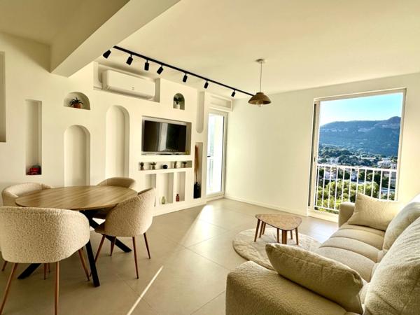 Cassis centre, T4 de 67m2 meublé avec vue Mer imprenable , cave et stationnement fermé.