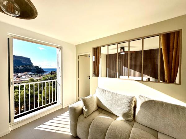Cassis centre, T4 de 67m2 meublé avec vue Mer imprenable , cave et stationnement fermé.