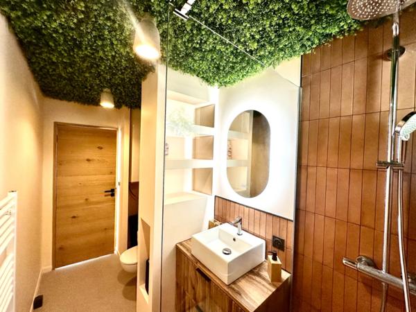 Cassis centre, T4 de 67m2 meublé avec vue Mer imprenable , cave et stationnement fermé.