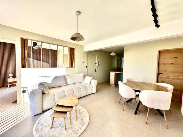 Cassis centre, T4 de 67m2 meublé avec vue Mer imprenable , cave et stationnement fermé.