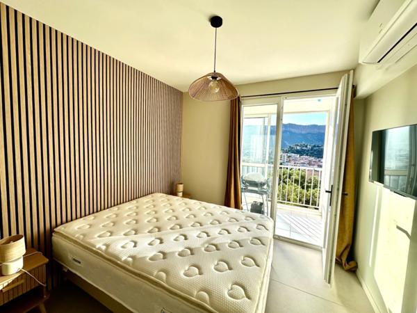 Cassis centre, T4 de 67m2 meublé avec vue Mer imprenable , cave et stationnement fermé.