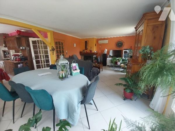 A VENDRE A LE GENEST-SAINT-ISLE !