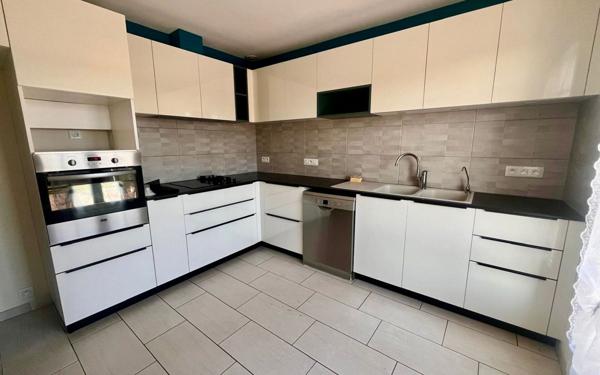 Maison à vendre    5 pièces •  Fleuré