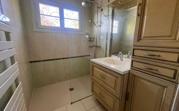 Maison à vendre    5 pièces •  Fleuré