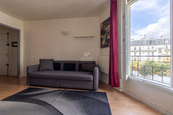 PARIS 18EME - EXCLUSIVITE - STUDIO DERNIER ETAGE - LAMARCK CAULAINCOURT 198 000 € **  - Référence  6893-NG