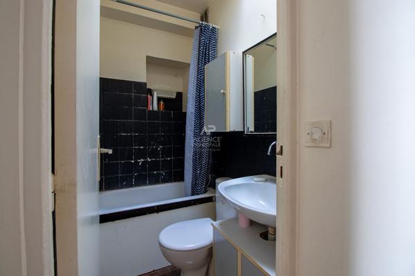 PARIS 18EME - EXCLUSIVITE - STUDIO DERNIER ETAGE - LAMARCK CAULAINCOURT 198 000 € **  - Référence  6893-NG