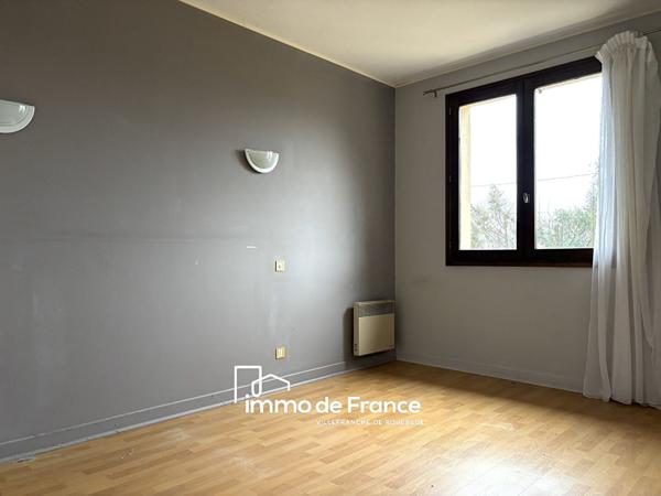 Maison pavillonnaire avec sous-sol et terrain clos