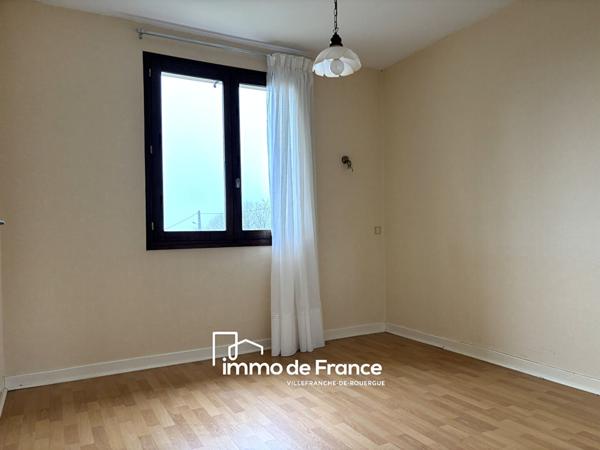 Maison pavillonnaire avec sous-sol et terrain clos