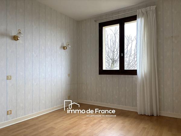 Maison pavillonnaire avec sous-sol et terrain clos