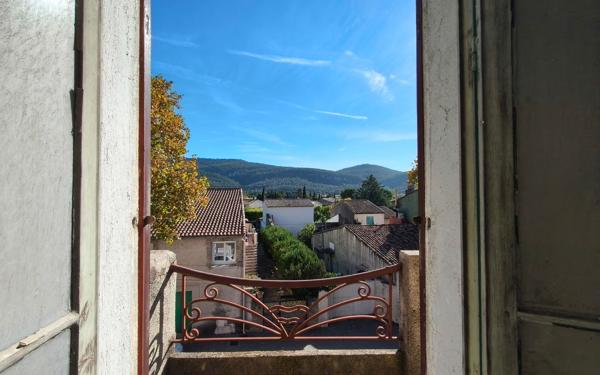 Immeuble à vendre    1 pièce •  Cuges-les-Pins