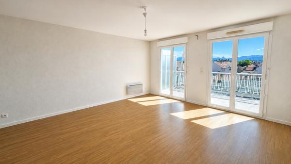 A VENDRE PAU NOTRE-DAME  VUE PYRÉNÉES PANORAMIQUE , APPARTEMENT T4 EN DERNIER ETAGE AVEC TERRASSE - 2 PLACES DE PARKING ET CAVE