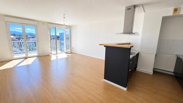 A VENDRE PAU NOTRE-DAME  VUE PYRÉNÉES PANORAMIQUE , APPARTEMENT T4 EN DERNIER ETAGE AVEC TERRASSE - 2 PLACES DE PARKING ET CAVE