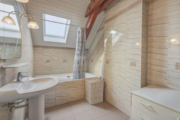 Maison à vendre 7 pièces PREVESSIN MOENS (01)