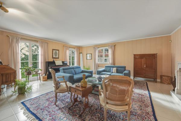 Maison à vendre 7 pièces PREVESSIN MOENS (01)