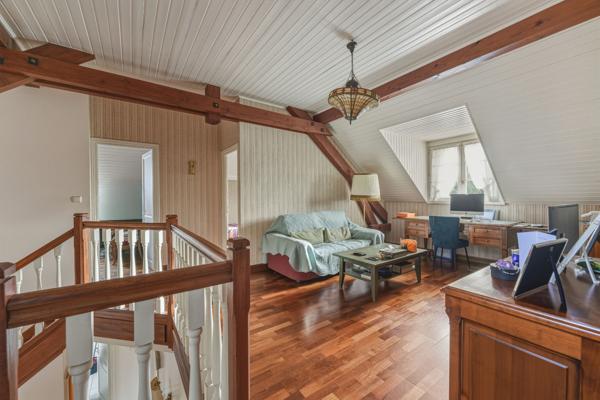 Maison à vendre 7 pièces PREVESSIN MOENS (01)