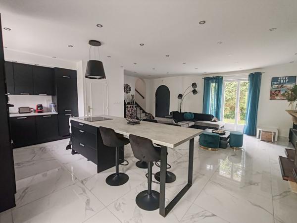 Joué-lès-Tours,  Maison 3 chambres avec véranda et sous-sol aménagé