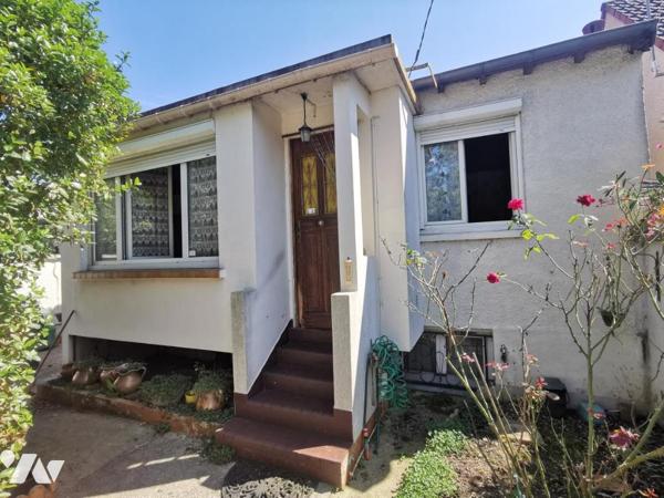 QUARTIER PAVILLONAIRE A COTE DE LA GARE RER C