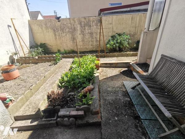 QUARTIER PAVILLONAIRE A COTE DE LA GARE RER C