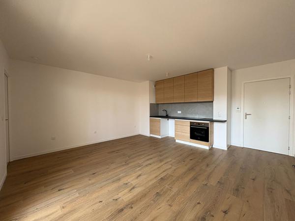 APPARTEMENT NEUF DE 2 PIECES A LOUER A PLAISIR - CENTRE-VILLE