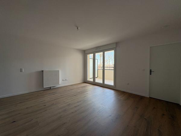 APPARTEMENT NEUF DE 2 PIECES A LOUER A PLAISIR - CENTRE-VILLE