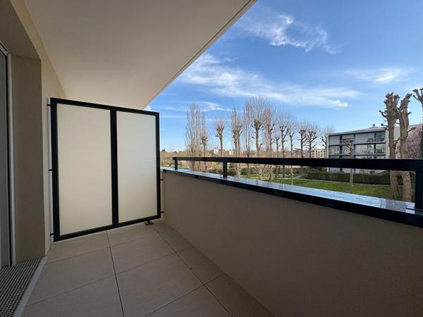 APPARTEMENT NEUF DE 2 PIECES A LOUER A PLAISIR - CENTRE-VILLE